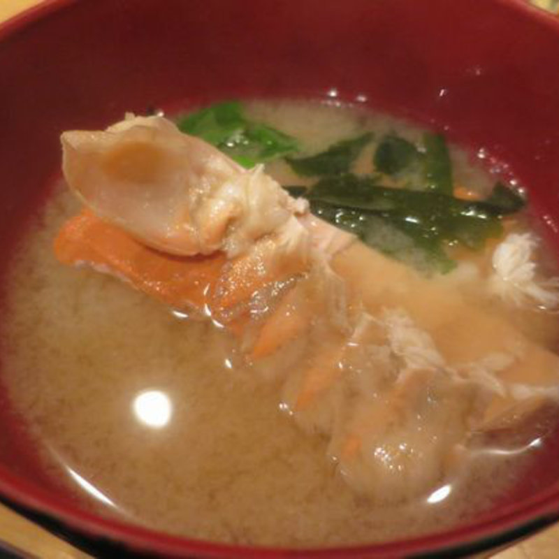 ウチワエビの殻でお味噌汁(炭火焼鳥　たくま )