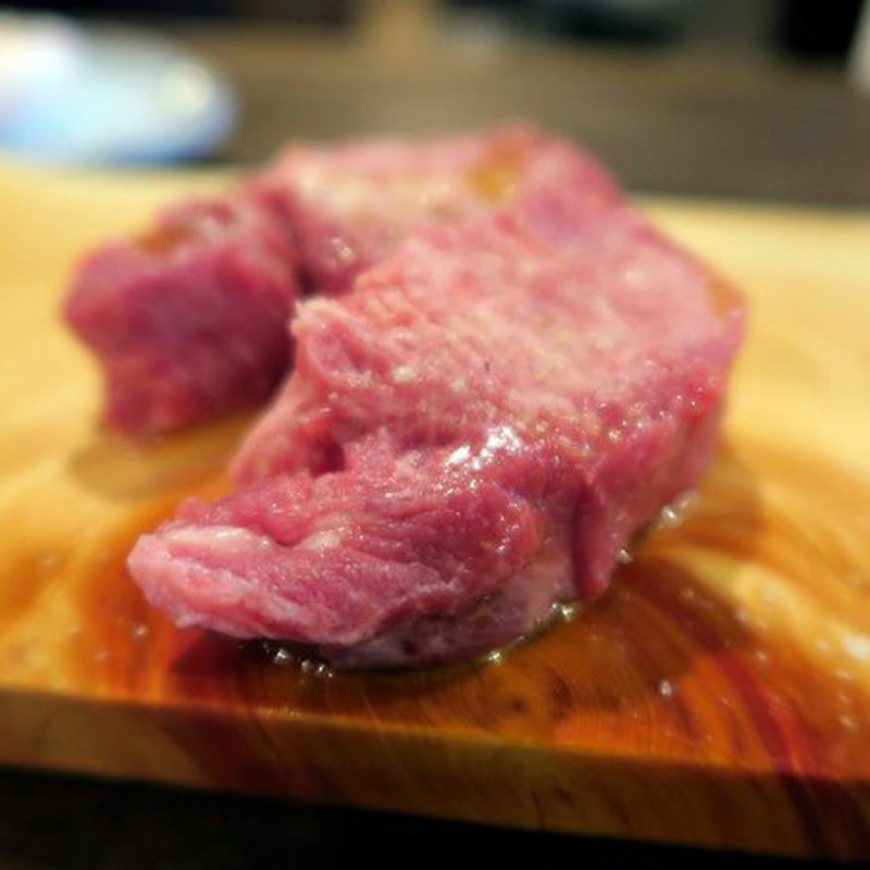 厚切り上タン(炭焼塩ホルモン『あ』西明石酒場)