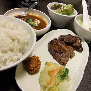 東山ランチ(炭焼牛たん 東山 福岡天神店 )