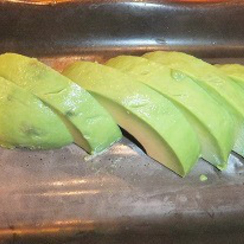 【つまみ】アボカド刺(焼き鳥 ホルモン 境市場 武蔵境 （サカイイチバ）)