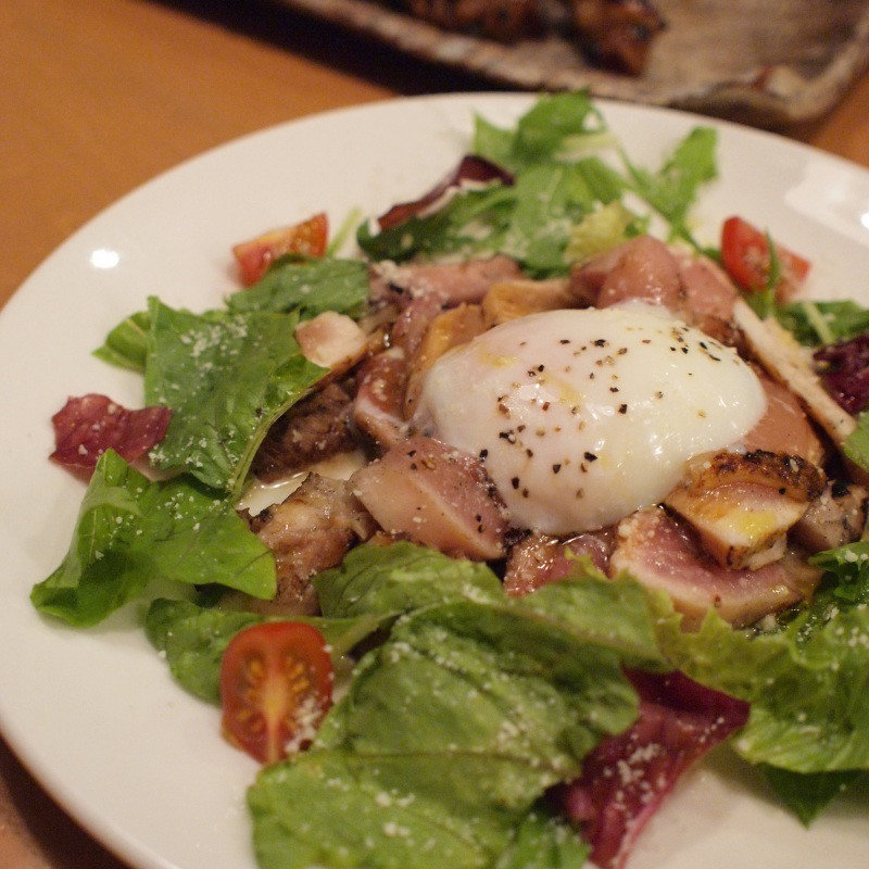 鶏のタタキカルパッチョ風 温泉玉子のせ(焼き鳥の軍ぞう )