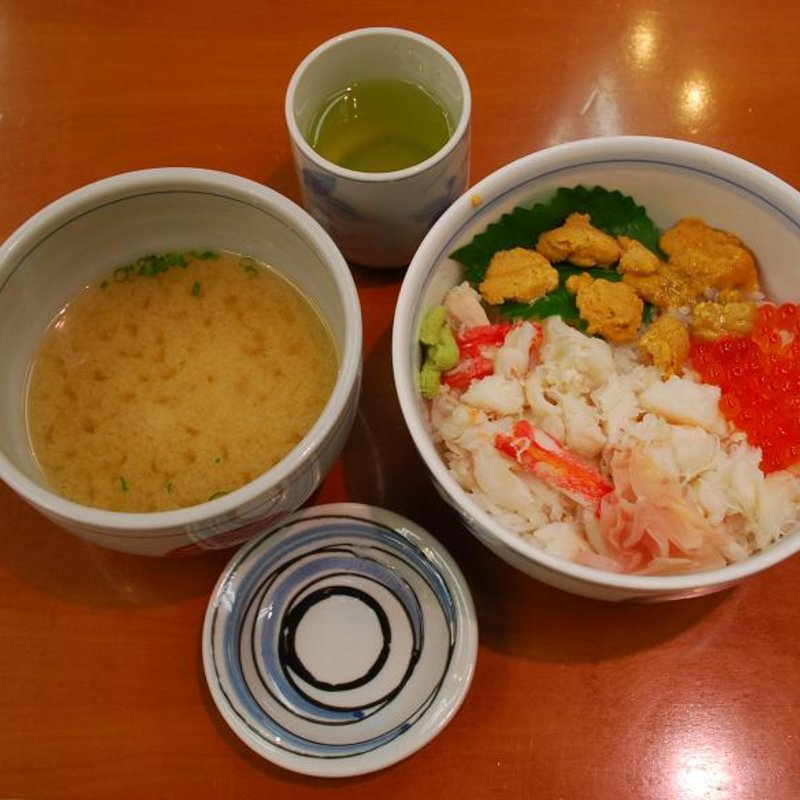 カニ、ウニいくら丼(焼津さかなセンター　山水 )