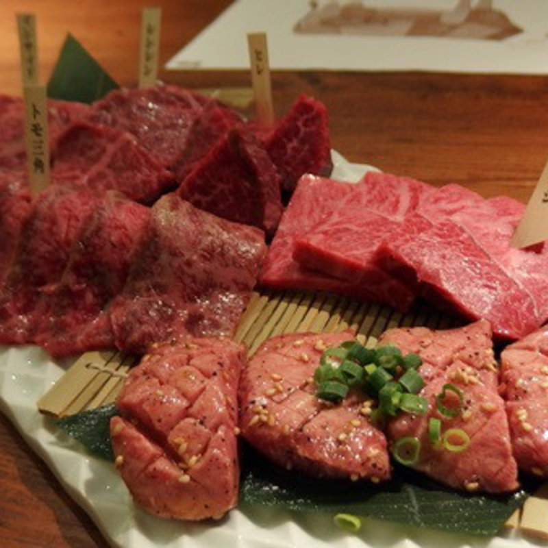 千屋牛5種盛りと上タン塩の盛合せ(焼肉 433 )