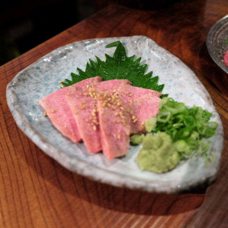 タン刺し(焼肉マル 心斎橋本店)