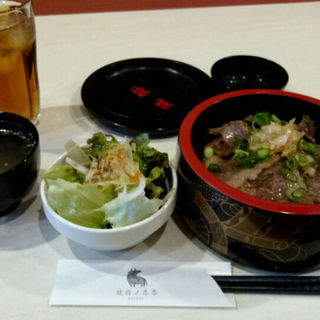 カルビとロースのMIX肉桶(焼肉ノ志志)