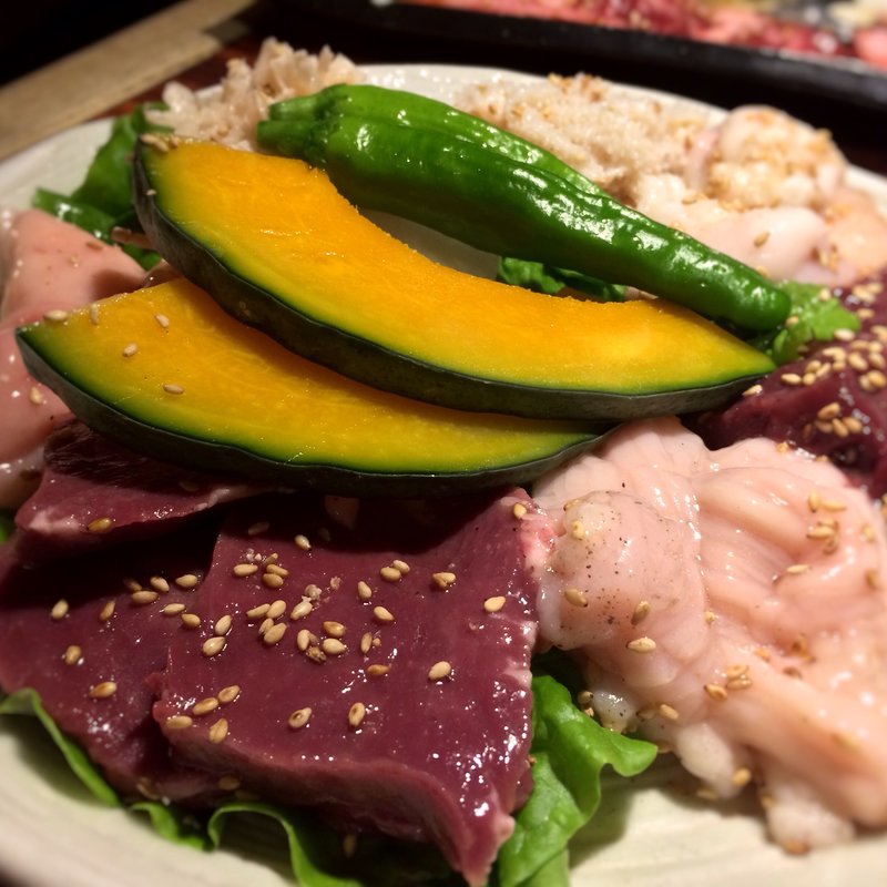 ホルモンミックス（大腸小腸ハチの巣センマイギァラハツレバーの７品）(焼肉ひび屋 )