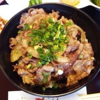 牛カルビ丼(焼肉処花よし)