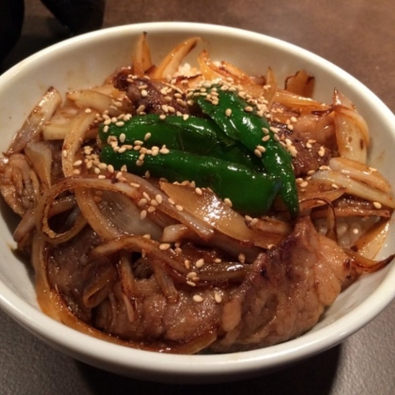 薄切り和牛カルビ焼肉丼並盛(かもめ )