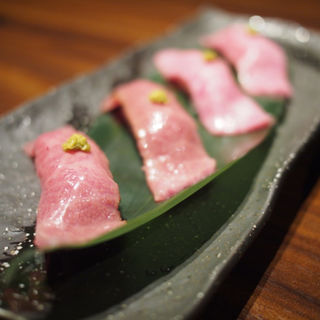 トロの肉寿司(焼肉鍋問屋 志方)