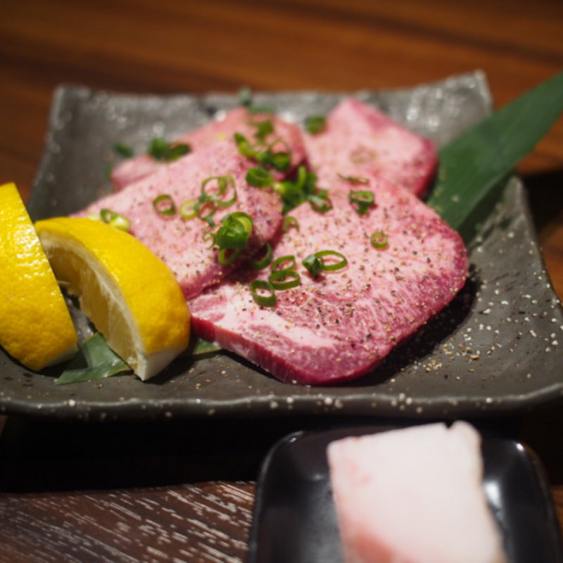 厚切りタン塩(焼肉鍋問屋 志方)