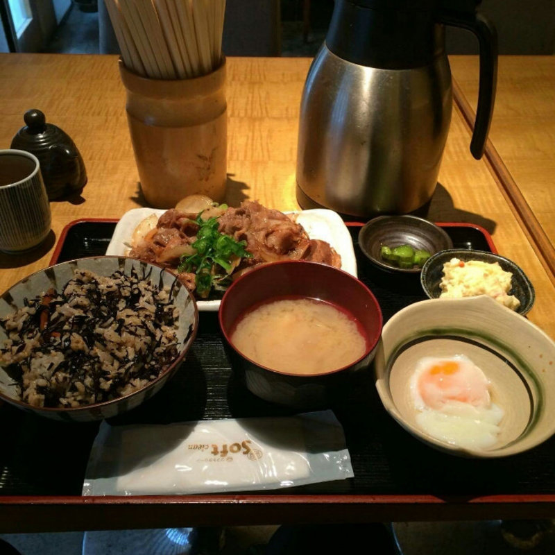 豚カタロースのしょうが焼き定食(中華と鮮魚と和酒の店 なごみ家)