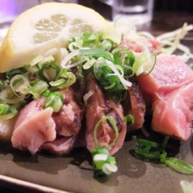 地鶏タタキ(焼鳥ひぃたん)