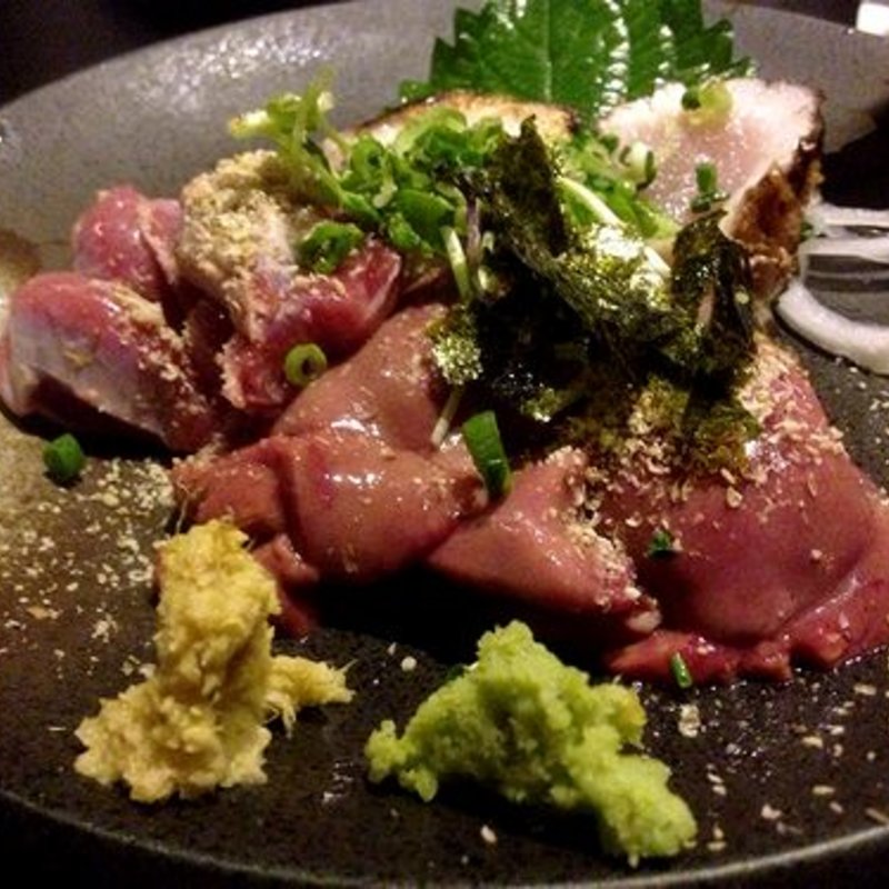 鶏肝刺し(焼鳥のえーす 大名店)