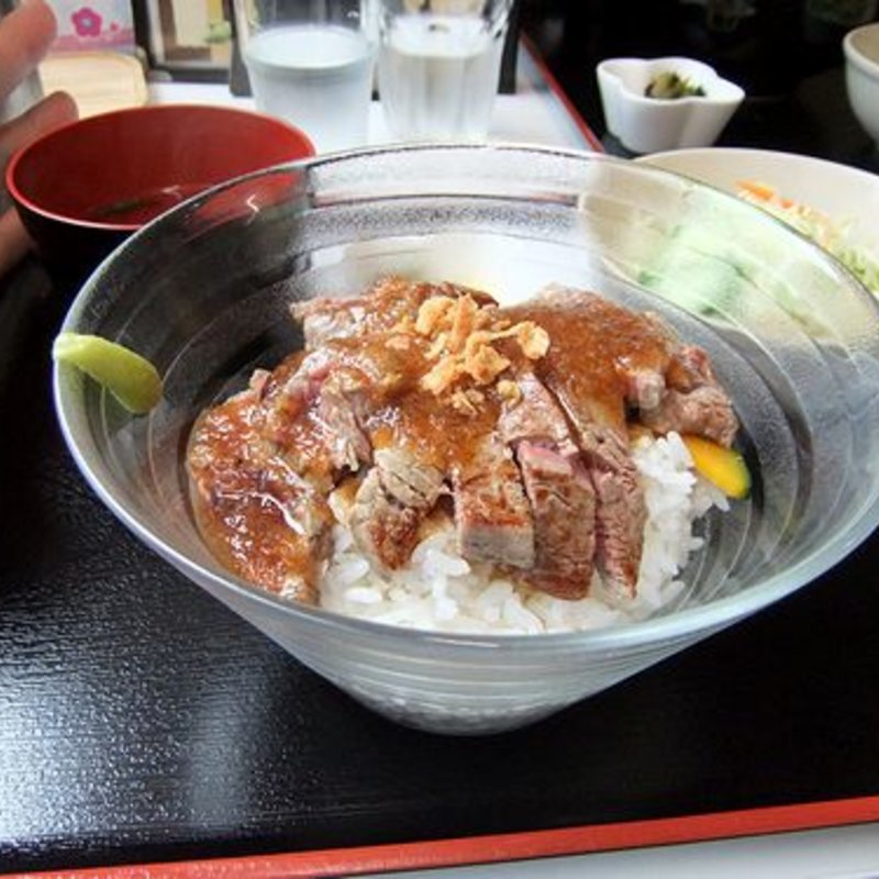 国産牛 ヒレステーキ丼(熊泰精肉堂)