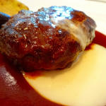 ナポリピッツァオーダーバイキングランチ　ハンバーグ　チーズとデミグラスの2色のソース(燦 ミント神戸店 （サン）)
