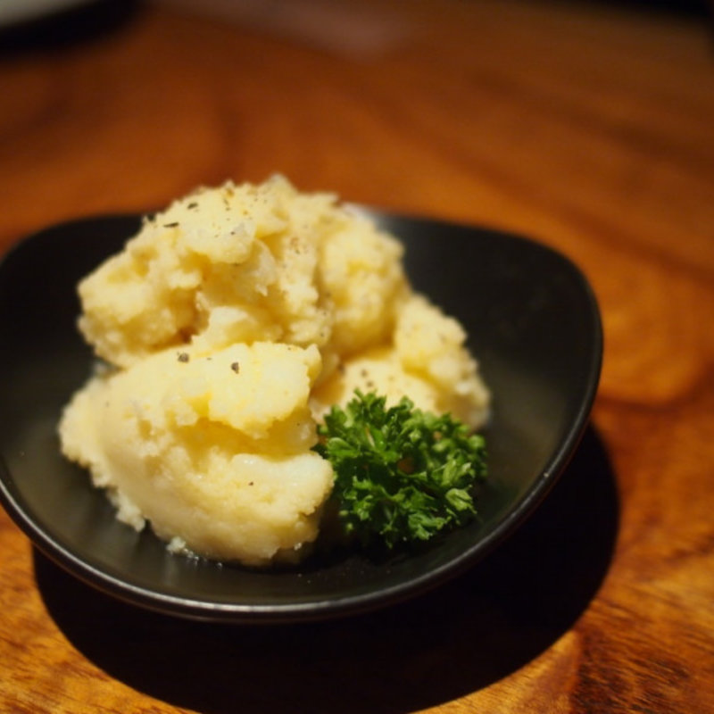 売れ筋 燻製ポテトサラダ(燻製料理専門店 燻煙SmokeDining新宿三丁目)