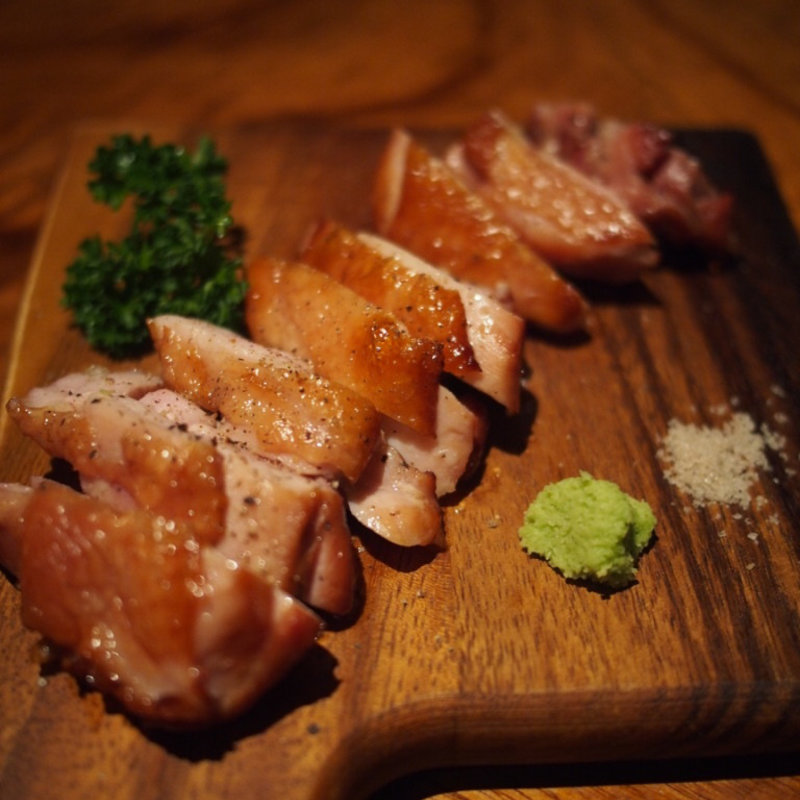 売れ筋 燻製大山鳥もも肉のオーブン焼き(燻製料理専門店 燻煙SmokeDining新宿三丁目)