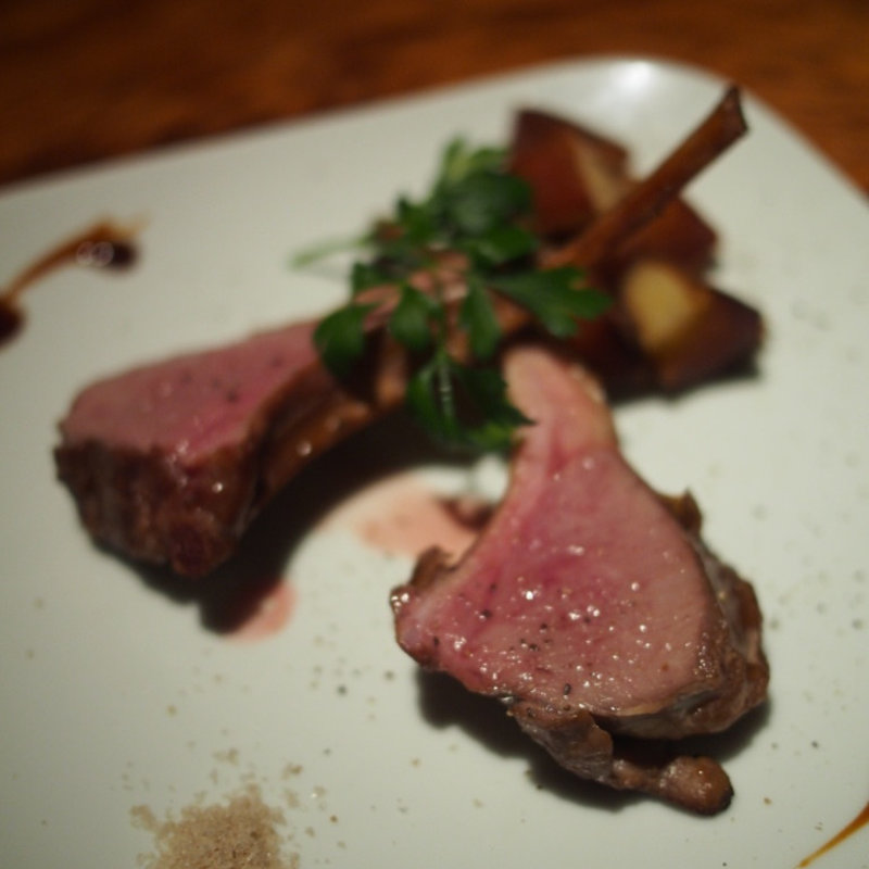 熟成子羊の燻製（2本）(燻製料理専門店 燻煙SmokeDining新宿三丁目)