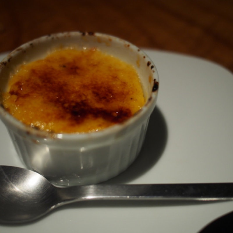 燻製ブリュレ(燻製料理専門店 燻煙SmokeDining新宿三丁目)