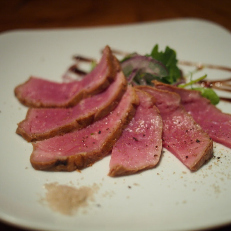 自家製燻製ローストビーフ(燻製料理専門店 燻煙SmokeDining新宿三丁目)