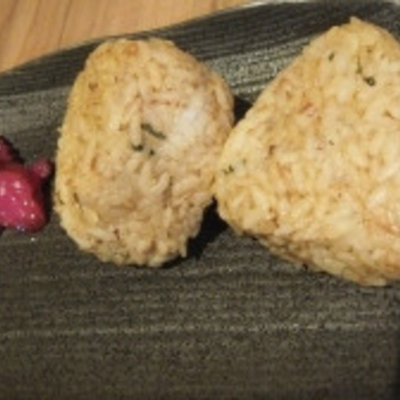 おかかの焼きおにぎり(燻製工房 新宿三丁目店)