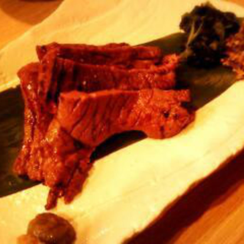 厚切り上タン炭火焼き(牛たん・旬菜　鈴の屋)