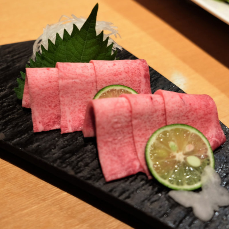 たんトロのお刺身(牛たん料理 Jyujyu （ジュジュ）)