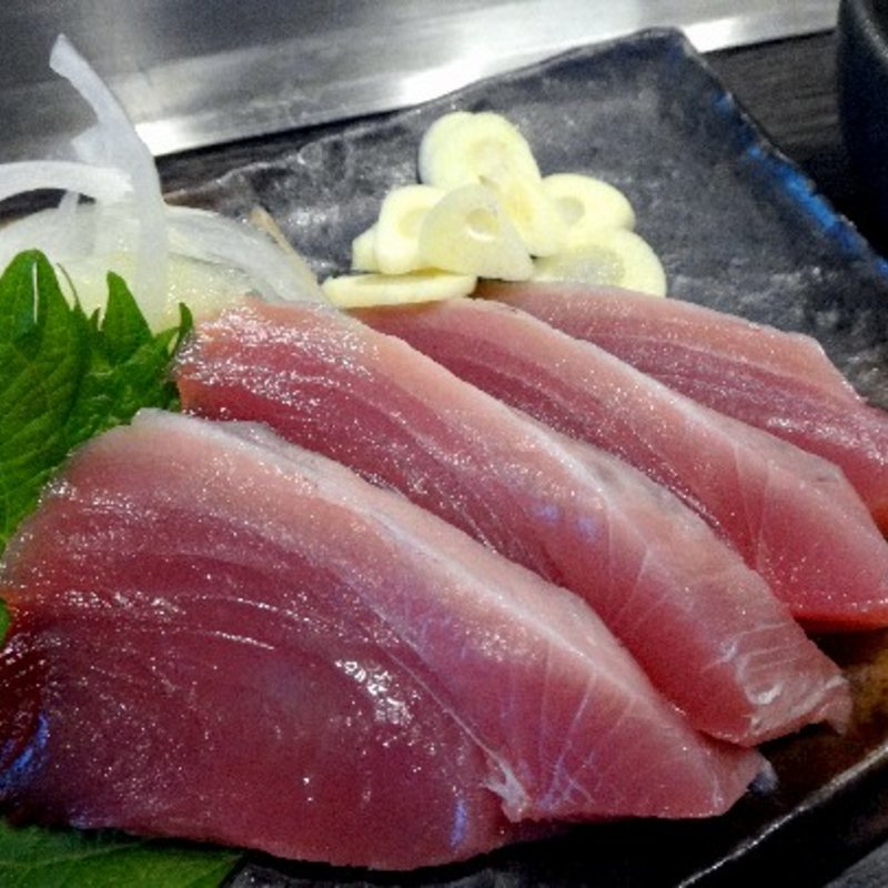 カツオのお刺身(牛と豚)