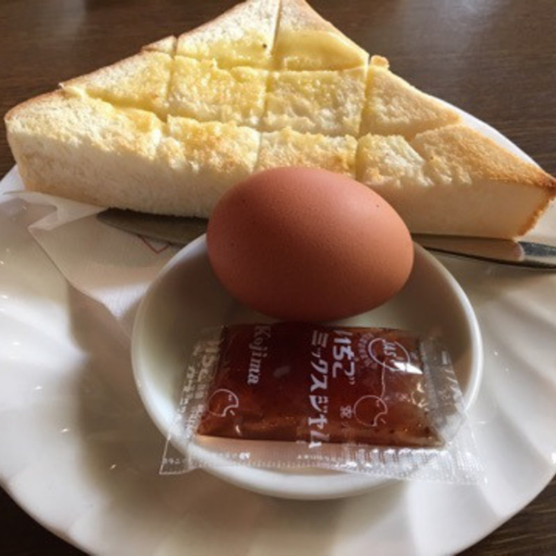 厚切りのトーストにゆで卵(珈琲館 麗)
