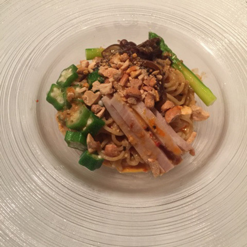 冷やし担々麺(中国飯店 琥珀宮(コハクキュウ))