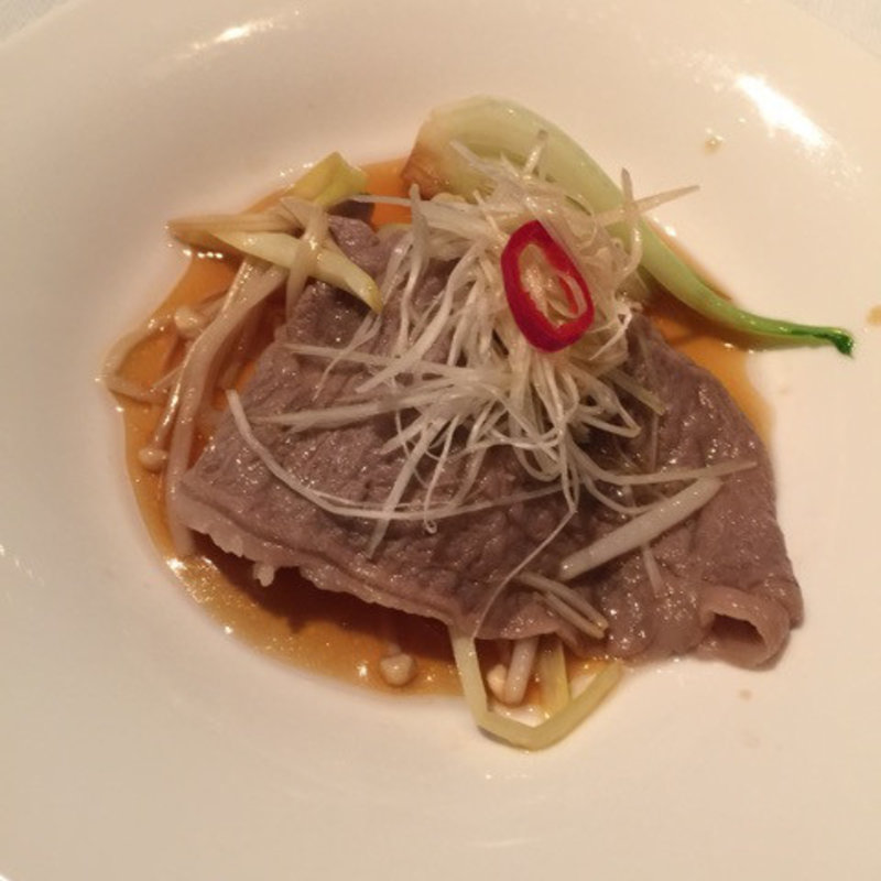 牛肉のしゃぶしゃぶ仕立て(中国飯店 琥珀宮(コハクキュウ))