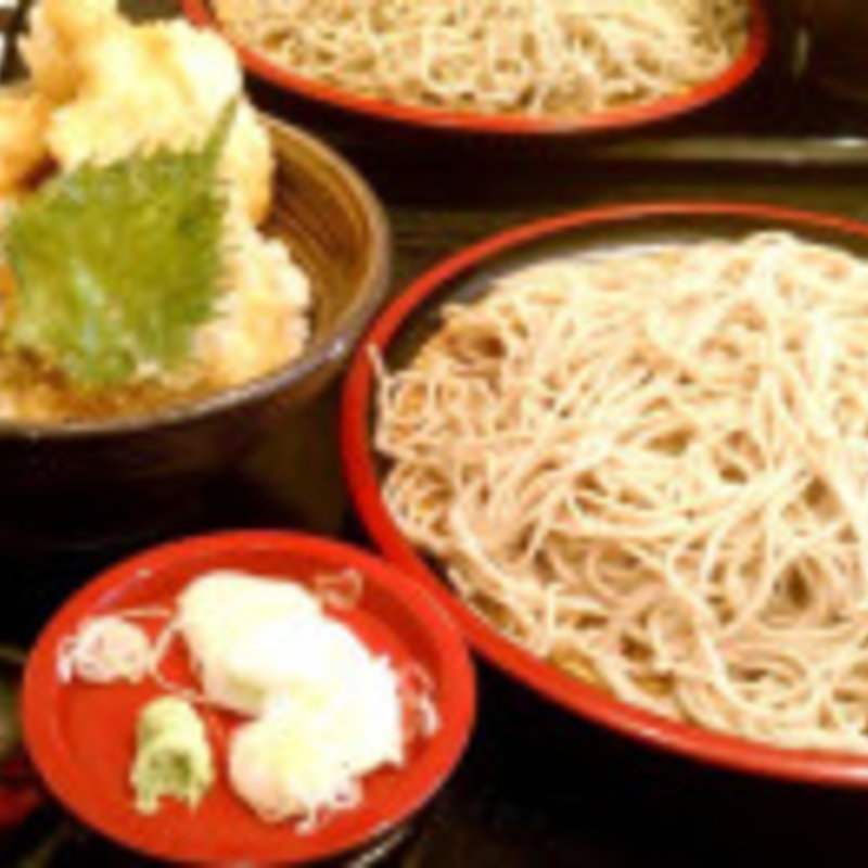 ざる蕎麦（大盛り）と鶏天丼(手打ち蕎麦家甚五郎)