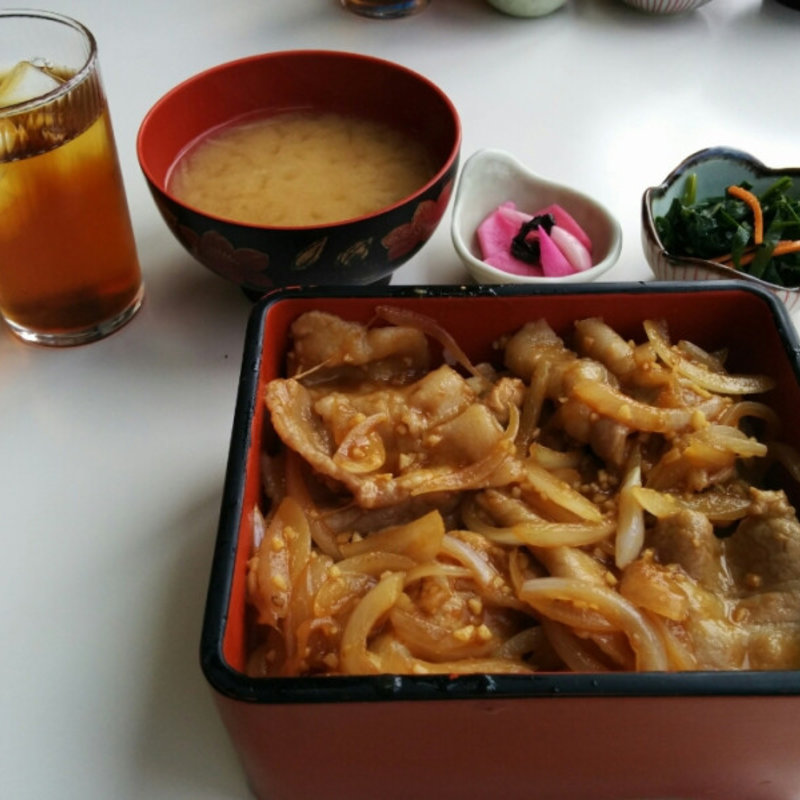 豚丼セット(生意気餃子 （ナマイキギョウザ）)