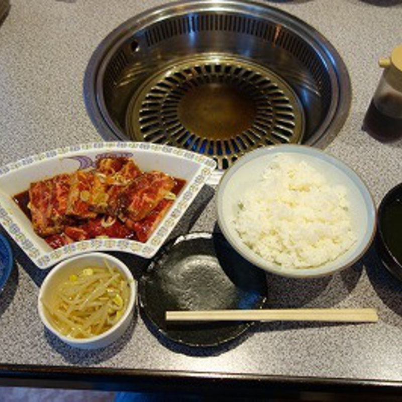 牛カルビ+ハラミ200gランチ(京城苑)