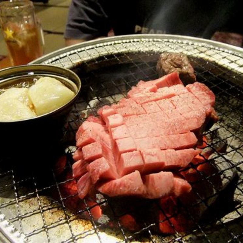 数量限定！豪快焼肉！厚切り牛トロタンステーキ(博多七輪炭火焼肉・もつ鍋田中ホルモン)