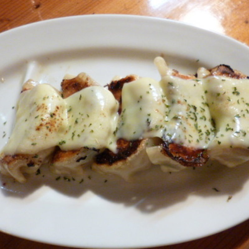 チーズ餃子(呑めるラーメン屋 百馬)