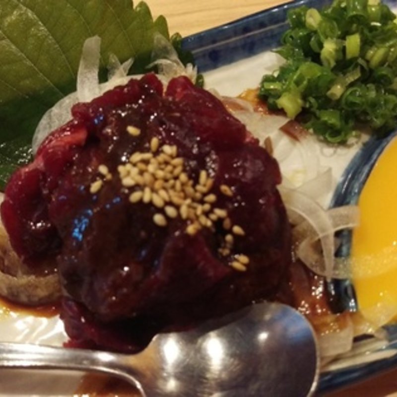 鯨ユッケ(目利きの銀次)