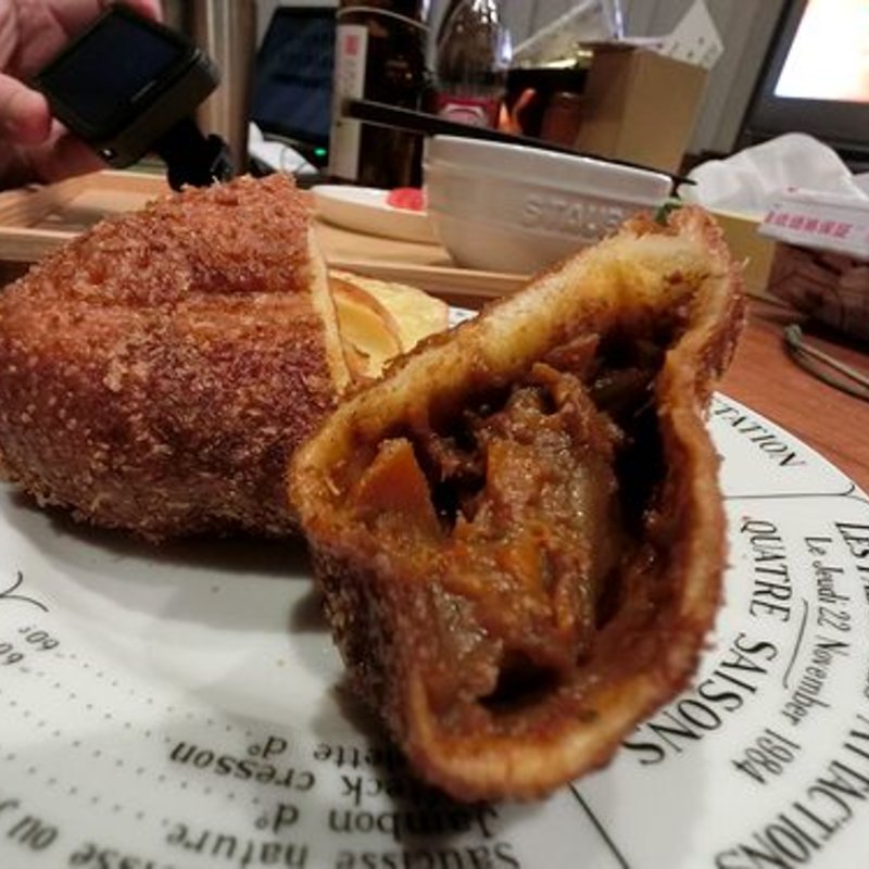 揚げたて名物カレーパン(石窯パンの家 Gratie グラティエ 博多駅南店)