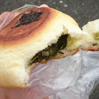野沢菜のおやきパン(石窯パンの店 シェルブール )