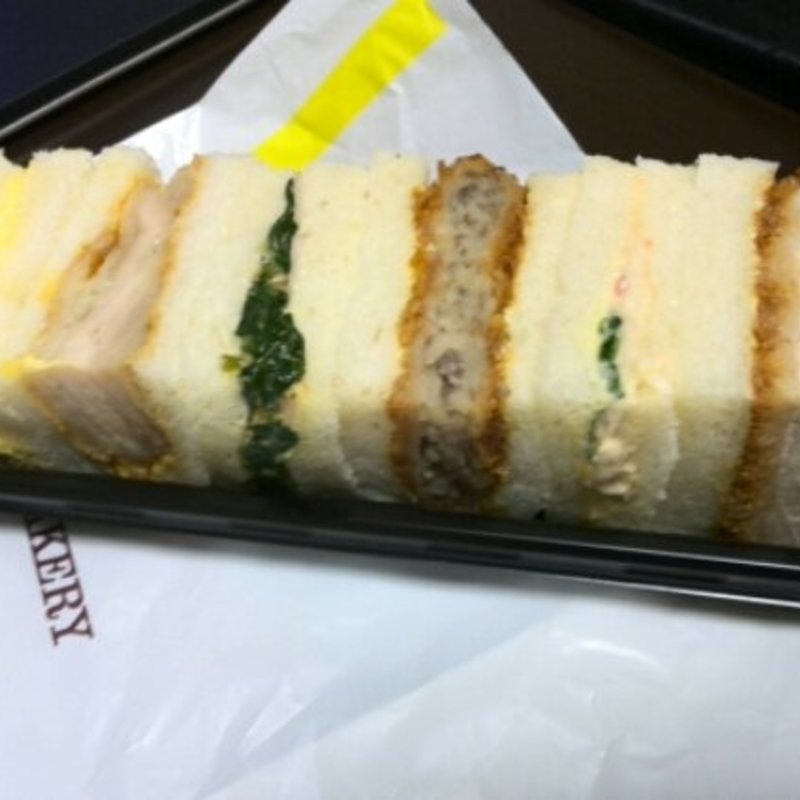 ほうれん草のごま和えパン(神戸屋)