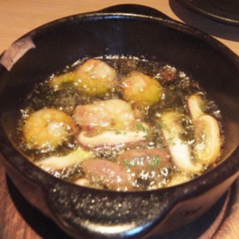 エビとキノコのアヒージョ(かわら屋)