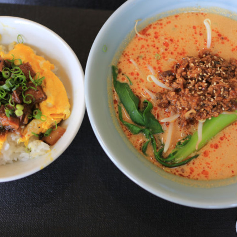 担々麺とチャーシュー丼のハーフセット(神武食堂 )