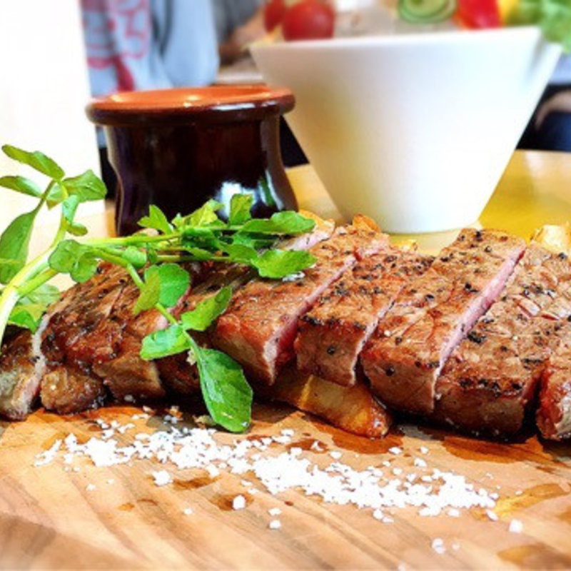 ビーフサーロイン　230g　(神田の肉バル ランプキャップ 立川店)