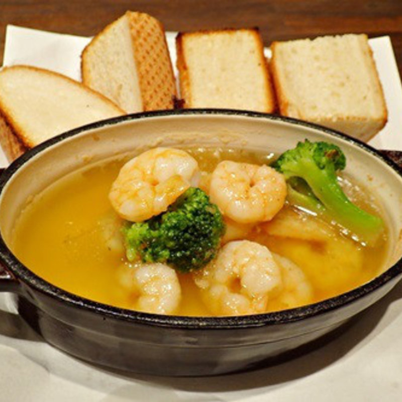 小エビとブロッコリーのアヒージョ (秋葉原バル モンパカ )