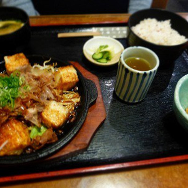 豆腐焼肉定食(穀物学校)