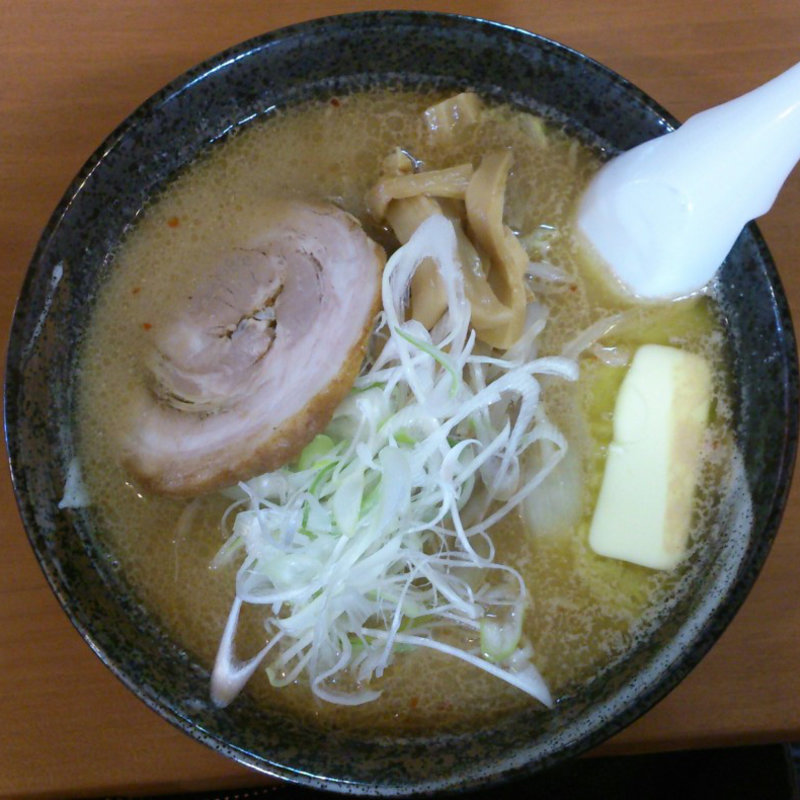 みそラーメン+バター(突撃ラーメン)