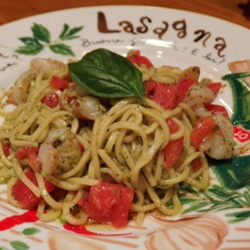 海老とトマトのジェノベーゼ　(窯MARU)