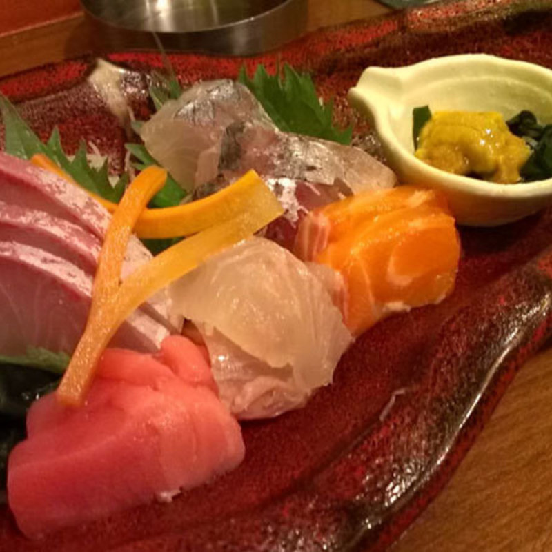 刺身盛り合わせ（6種盛り）(立ち呑み 座頭市)