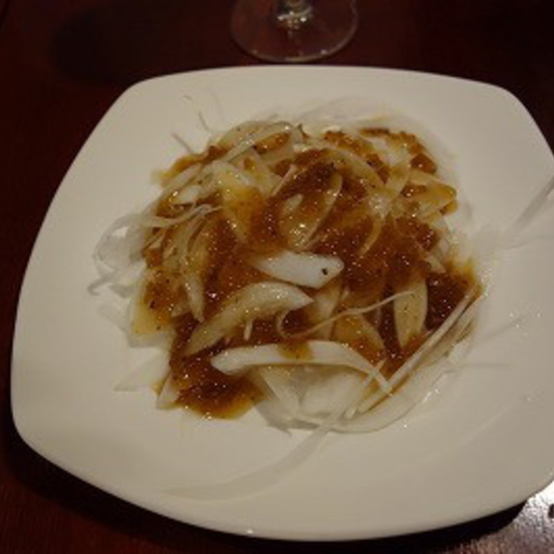 新玉ねぎサラダ(Bar FUKURO)