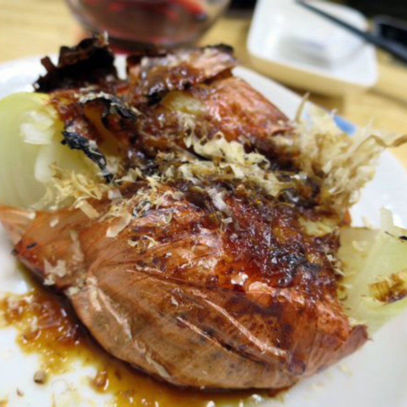 玉ねぎ丸ごと焼き(立呑みバール下駄さん )